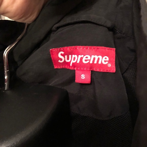 Supreme | SS18 Corner Arc Half Zip - Picture 4 of 5